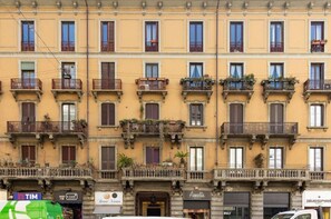 Exterior - Easylife - Antique and modern meet: cozy one-bedroom apartment with wooden beams (Milano)