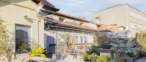 屋外ダイニングエリア