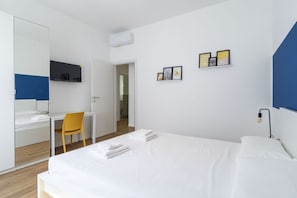 2 habitaciones, tabla de planchar con plancha, wifi y ropa de cama 