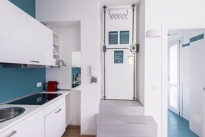 Fridge, stovetop, dishwasher, coffee/tea maker