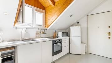 Kühlschrank, Mikrowelle, Ofen, Herdplatte