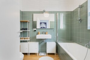 Dusche, Haartrockner, Bidet, Handtücher