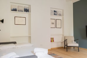 1 habitación, escritorio, tabla de planchar con plancha y wifi 