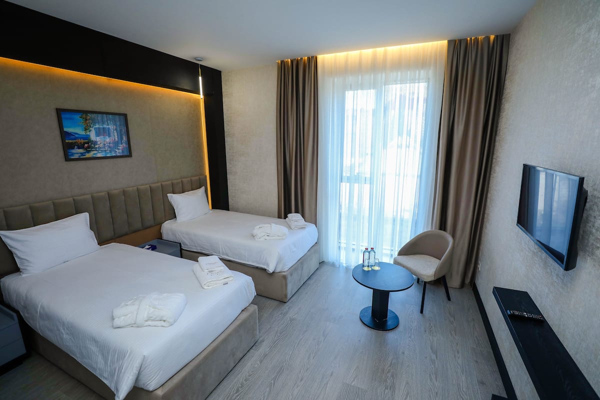 1 habitación, minibar y caja de seguridad en la habitación