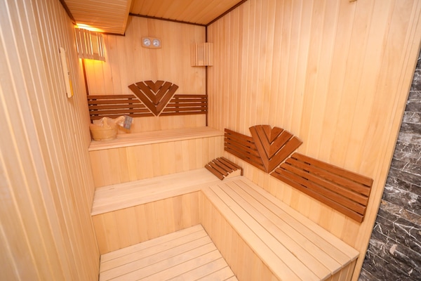 Sauna, steam room