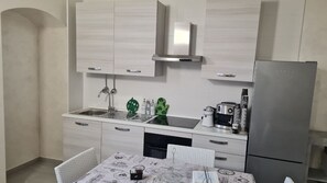 Refrigerador, horno, placa de cocina, lavavajillas