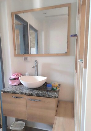 Shower, towels, toilet paper - Villa Djerba midoun tourist area  (Djerba Midun)