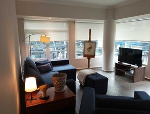 TV, offices - Arquímedes Papagayo I Amazing 1 BR Apartment in Polanco (Ciudad de México)