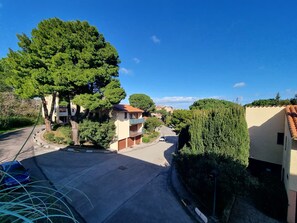 Unclassified image, 2 of 20, button