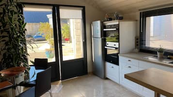 Fridge, microwave, oven