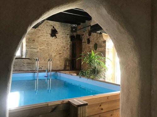 Ancien Fournil Cosy avec Piscine Couverte, Parc Verdoyant et Sauna, à 30 mn du Mans