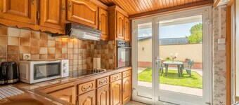 Charming 2-Bedroom Home with WiFi, TV, and BBQ, Near Shops and Tourist Sites