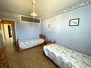 1 bedroom, travel crib, WiFi