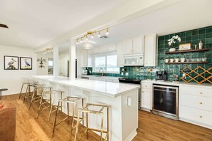 冰箱、微波炉、烤箱、炉灶