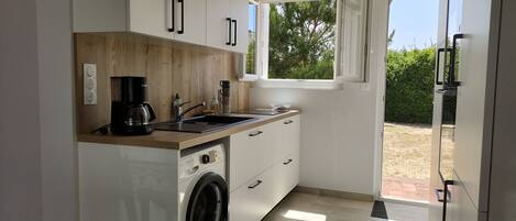 雪櫃、微波爐、焗爐、爐具