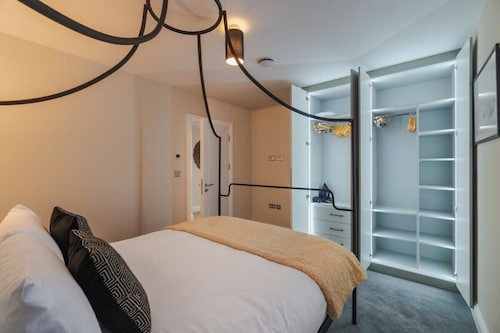 2BED/2BATH Bliss | Parking - VAT Q - By Tempstay