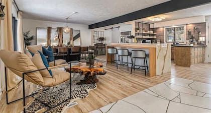 Designer Home w/ Private Yard, Theatre & Games!