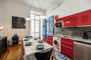 Fridge, microwave, stovetop, dishwasher