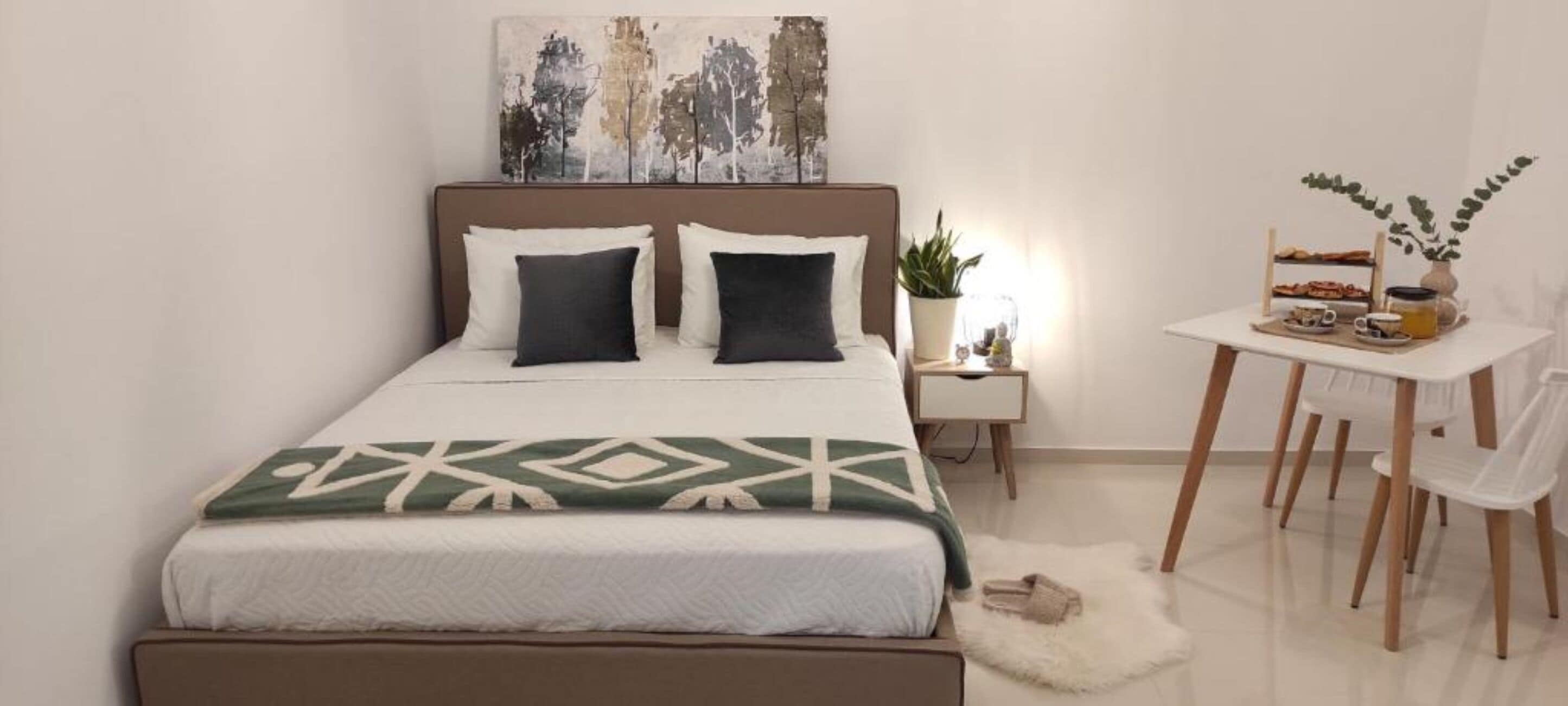 42 インチのスマートテレビ (デジタル放送視聴可)、Netflix、ストリーミングサービス