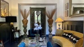 TV, fireplace - Lovely House rental in Fontvieille Provence (Fontvieille)