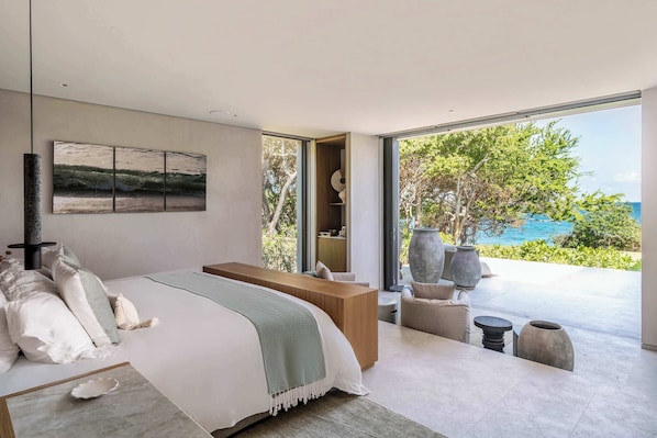 8 bedrooms, in-room safe, desk, iron/ironing board