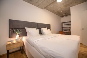 1 habitación, escritorio, tabla de planchar con plancha y wifi 
