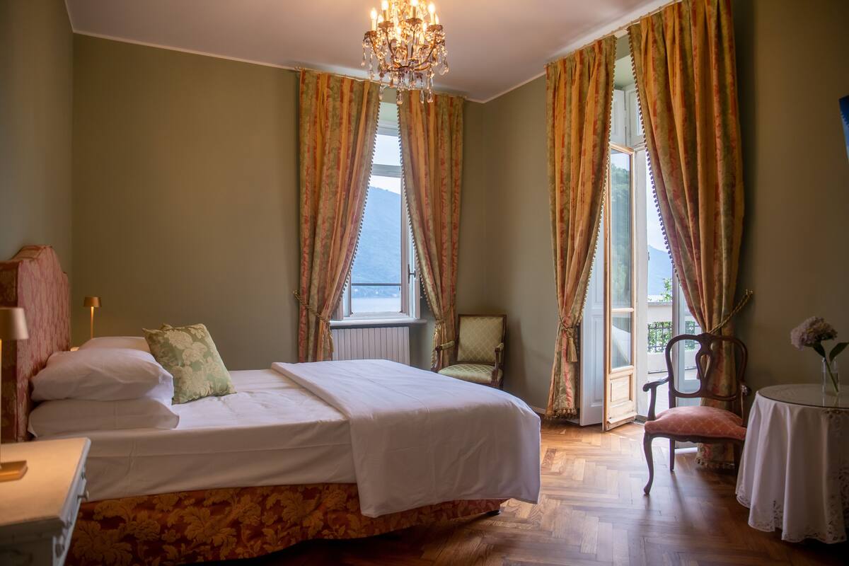 Luxury Room | Egyptian cotton sheets, premium bedding, down comforters