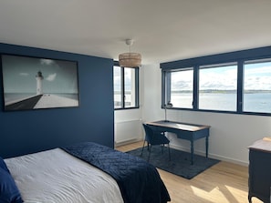 5 bedrooms, desk, iron/ironing board, travel cot