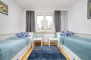 3 bedrooms, iron/ironing board, WiFi, bed sheets