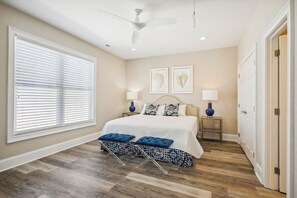 6 habitaciones, tabla de planchar con plancha y cuna de viaje 