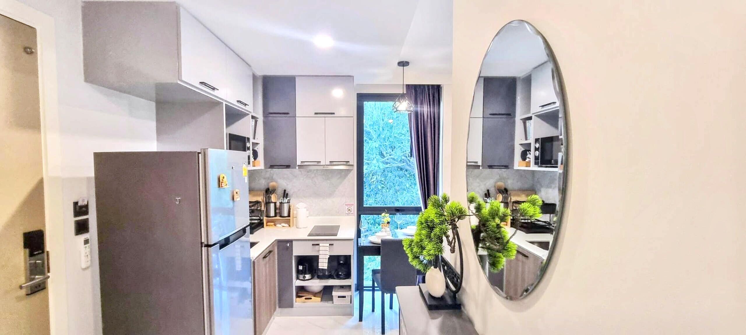 Kühlschrank, Mikrowelle, Herdplatte, Toaster