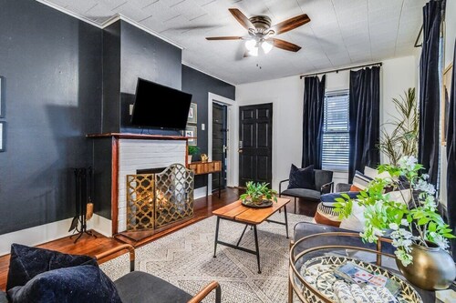 Corporate Comfort in Freetown - Spacious Homes for Work Crews