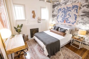13 quartos, escrivaninha, Wi-Fi, roupa de cama