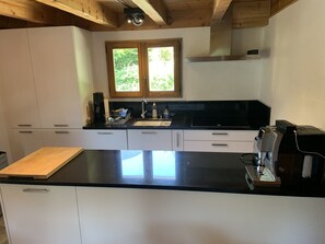 Private kitchen - Grand Chalet Moderne 8 Personnes, Entre les Portes du Soleil et le lac Léman (Vacheresse)