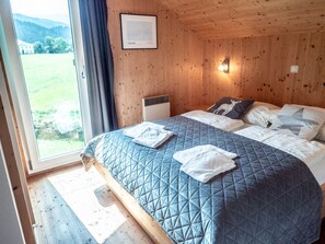 4 bedrooms, free WiFi, bed sheets