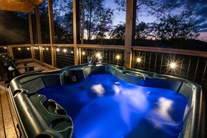 Outdoor spa tub - Sanctuary Shores~Game Rm~Hot Tub~Firepit~Boat Slip (Sevierville)