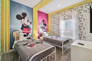 5 habitaciones, tabla de planchar con plancha, cuna de viaje y wifi 