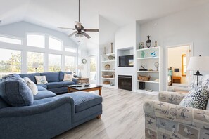 Televisie, een dvd-speler, een stereo en een kantoor