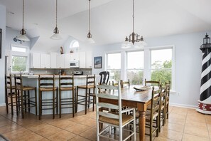 Dining - 2min Walk to Beach, Pool, Spa, Game Room, Big Yard (Corolla)