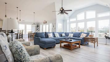 Televisión, reproductor de DVD, estéreo y oficina