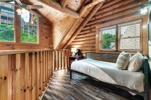 2 bedrooms, WiFi, bed sheets - It's A Wonderful Life (Pigeon Forge)