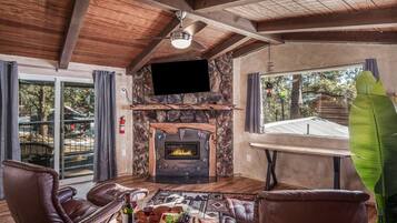 Smart TV y chimenea