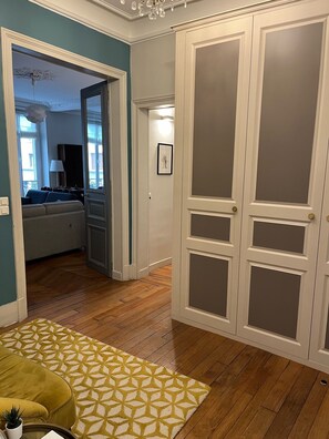 Interior - Beautiful 128 sq. m. Typical Parisian Flat (Paris)