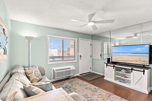 Smart TV - Pier Magic – Steps to Beach & Garden City Pier | Pool & Hot Tub (Garden City)