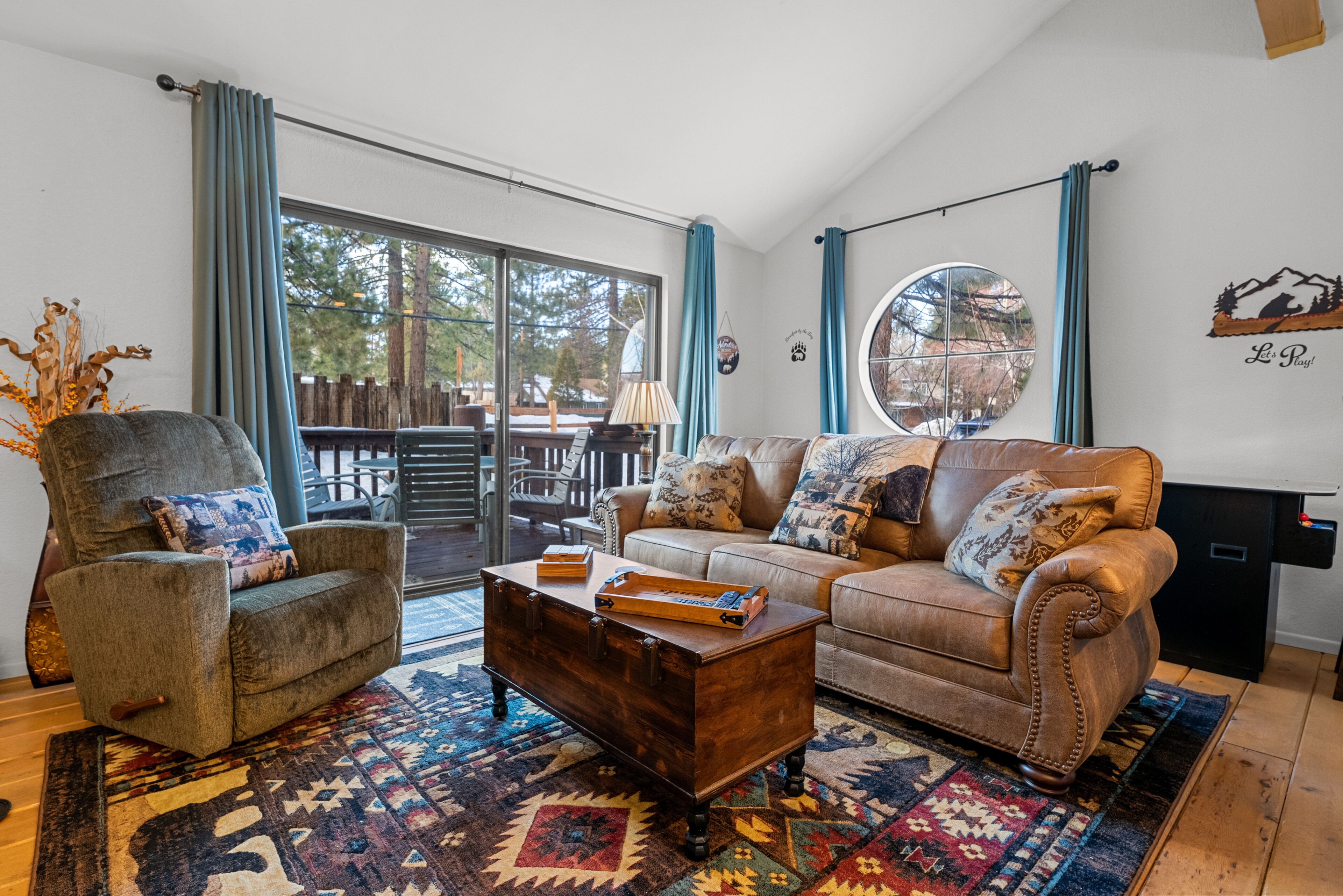 CUTE CONDO! Walk to Lake & Close to Slopes! Pickleball/Tennis, Hot Tub, Pool