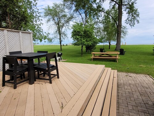 Waterfront Cottage with a sand beach!