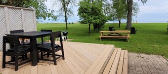 Waterfront Cottage with a sand beach!
