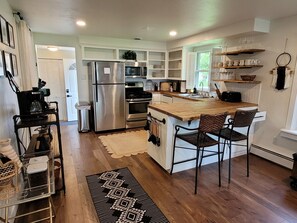 Fridge, microwave, oven, stovetop - Waterfront Cottage with a sand beach! (Green Bay)