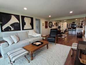 Téléviseur connecté, jeux vidéo, livres