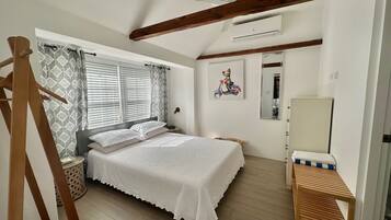 1 habitación, tabla de planchar con plancha, wifi y ropa de cama